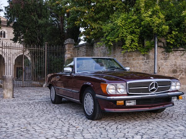 Mercedes 560 SL Burgundy/Burgundy - immagine 4