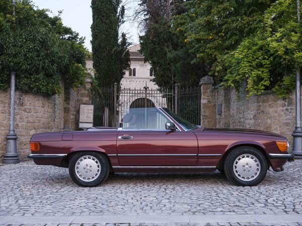 Mercedes 560 SL Burgundy/Burgundy - immagine 5