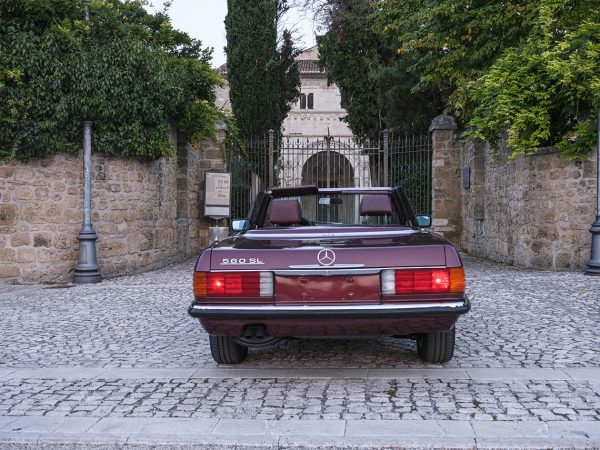 Mercedes 560 SL Burgundy/Burgundy - immagine 9