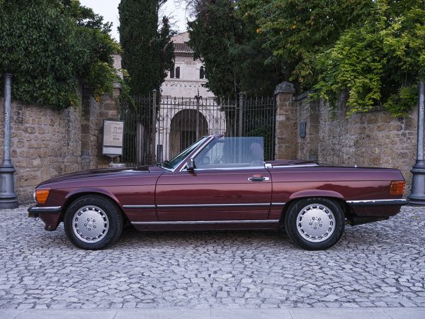 Mercedes 560 SL Burgundy/Burgundy - immagine 6